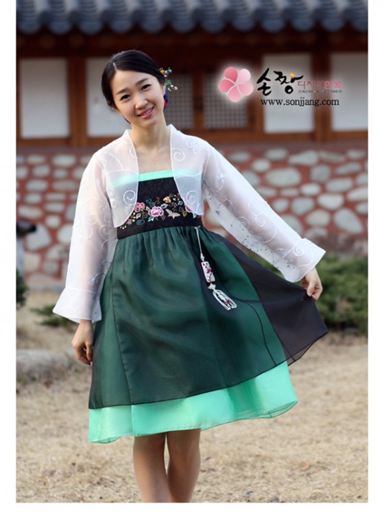 Modern hanbok rövid szoknyával