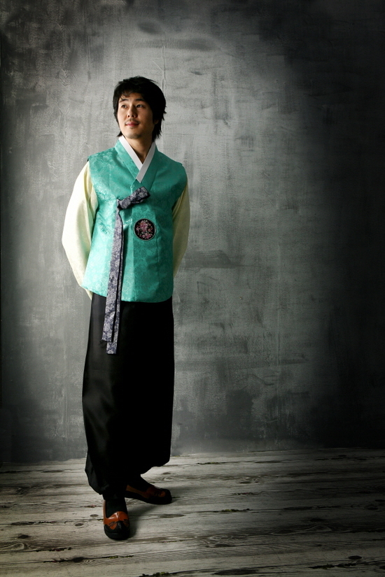 Férfi hanbok: felül a csogori, alul a padzsi. Fotó: Nate
